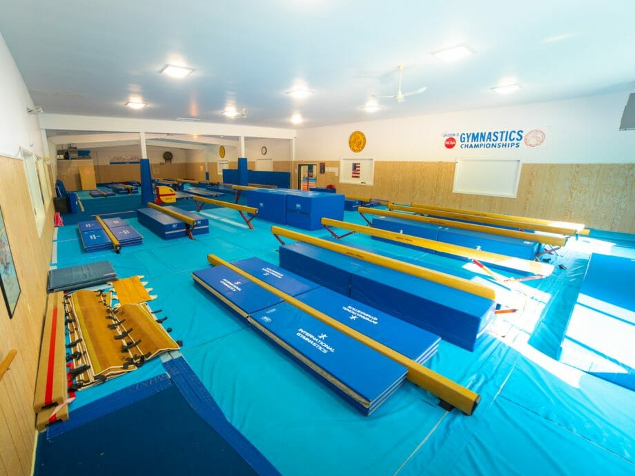 low balance beams with safety mats